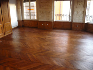 Rénovation d'un parquet du 19ème  siècle en pointe de Hongrie
